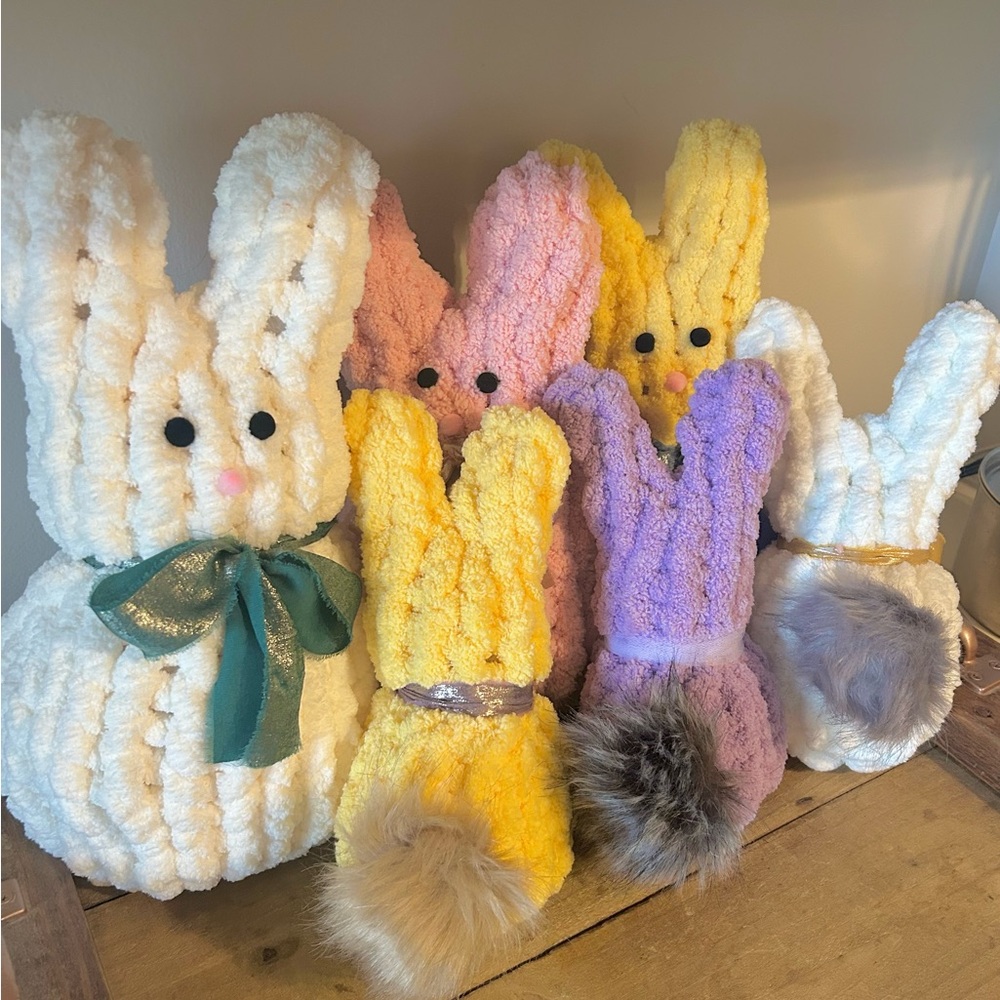 Hand knit PEEP bunnies (small) 🐰🐰